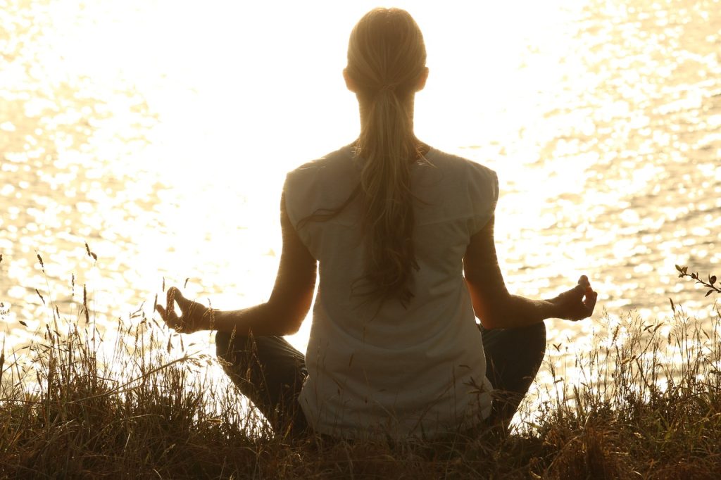 découvrez les bienfaits du cervical yoga pour soulager les douleurs cervicales et améliorer votre flexibilité. pratiquez des exercices adaptés à tous les niveaux et apprenez des techniques de relaxation pour une meilleure posture au quotidien.